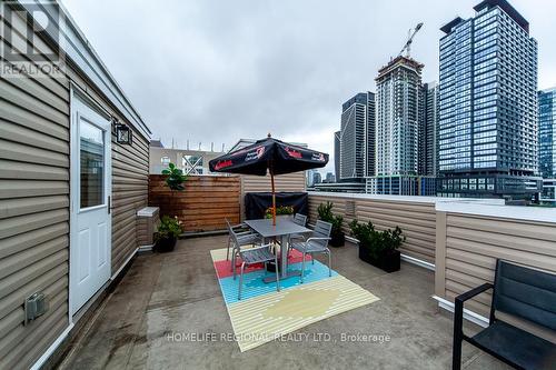 428 - 12 Douro Street, Toronto (Niagara), ON - Outdoor