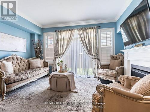 13 Kempsford Crescent, Brampton, ON - Indoor Photo Showing Living Room