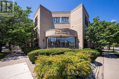 312 - 38 Hollywood Avenue, Toronto, ON - Outdoor