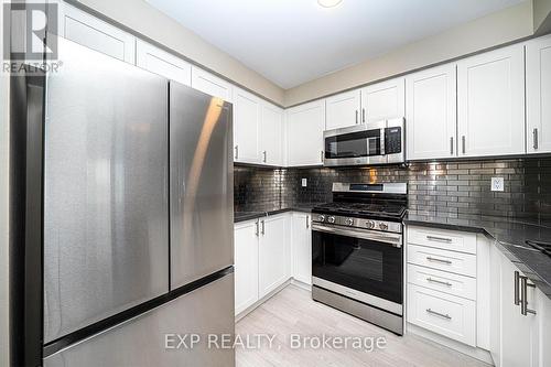 312 - 38 Hollywood Avenue, Toronto, ON - Indoor Photo Showing Kitchen