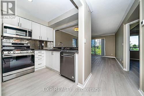 312 - 38 Hollywood Avenue, Toronto, ON - Indoor Photo Showing Kitchen