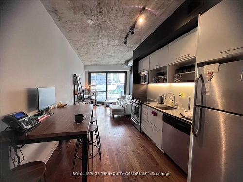 302-51 Trolley Cres, Toronto, ON - Indoor Photo Showing Kitchen With Stainless Steel Kitchen