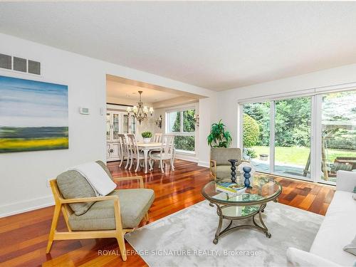 43 Snowshoe Millway, Toronto, ON - Indoor Photo Showing Living Room