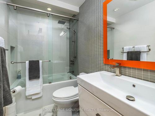 43 Snowshoe Millway, Toronto, ON - Indoor Photo Showing Bathroom