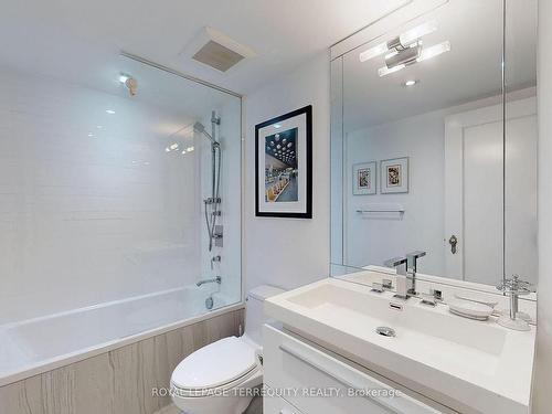 607-30 Church St, Toronto, ON - Indoor Photo Showing Bathroom