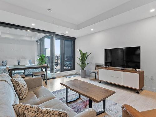 1123-505 Richmond St W, Toronto, ON - Indoor Photo Showing Living Room