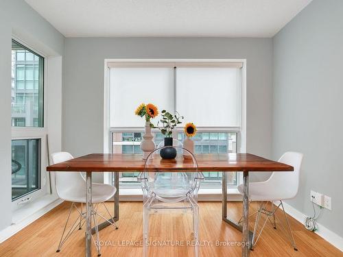 401-1169 Queen St W, Toronto, ON - Indoor Photo Showing Dining Room