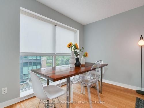 401-1169 Queen St W, Toronto, ON - Indoor Photo Showing Dining Room