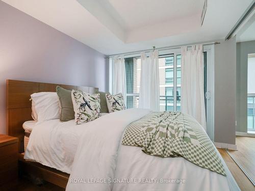 401-1169 Queen St W, Toronto, ON - Indoor Photo Showing Bedroom