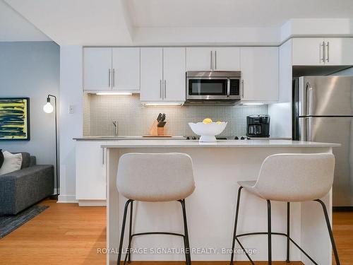 401-1169 Queen St W, Toronto, ON - Indoor Photo Showing Kitchen