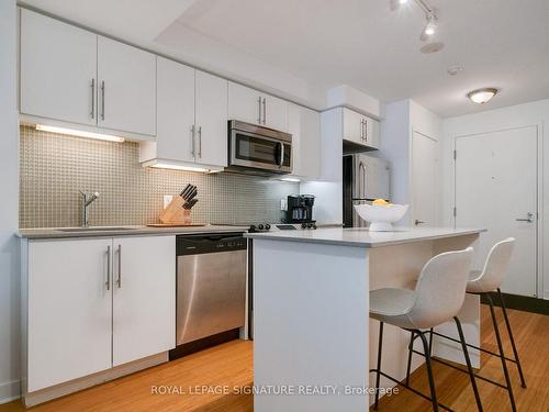 401-1169 Queen St W, Toronto, ON - Indoor Photo Showing Kitchen With Upgraded Kitchen