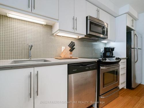 401-1169 Queen St W, Toronto, ON - Indoor Photo Showing Kitchen With Upgraded Kitchen