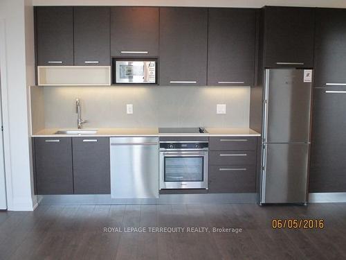 2703-36 Park Lawn Rd, Toronto, ON - Indoor Photo Showing Kitchen With Upgraded Kitchen