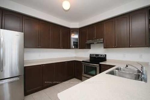 21 Newington Cres, Brampton, ON - Indoor Photo Showing Kitchen With Double Sink