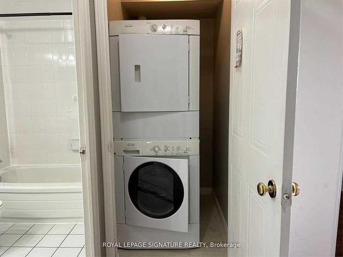 2206-135 Hillcrest Ave, Mississauga, ON - Indoor Photo Showing Laundry Room