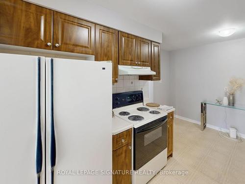 2420 Coppersmith Crt, Mississauga, ON - Indoor Photo Showing Kitchen