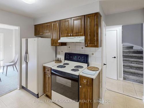 2420 Coppersmith Crt, Mississauga, ON - Indoor Photo Showing Kitchen