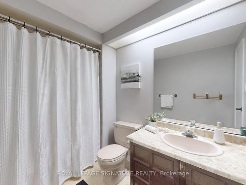 2420 Coppersmith Crt, Mississauga, ON - Indoor Photo Showing Bathroom