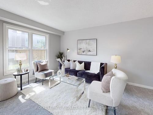 2420 Coppersmith Crt, Mississauga, ON - Indoor Photo Showing Living Room