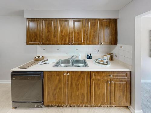 2420 Coppersmith Crt, Mississauga, ON - Indoor Photo Showing Kitchen With Double Sink