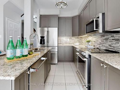 14 Rockman Cres, Brampton, ON - Indoor Photo Showing Kitchen With Double Sink With Upgraded Kitchen