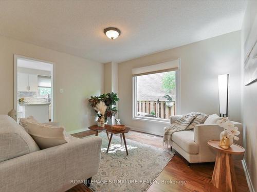 4128 Powderhorn Cres, Mississauga, ON - Indoor Photo Showing Living Room