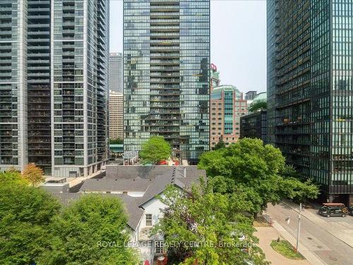 602-88 Charles St E, Toronto, ON - Outdoor With Facade