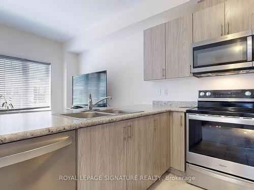 13-88 Decorso Dr, Guelph, ON - Indoor Photo Showing Kitchen With Stainless Steel Kitchen With Double Sink