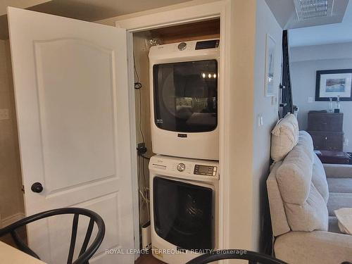 2 Carnoustie Lane, Georgian Bay, ON - Indoor Photo Showing Laundry Room