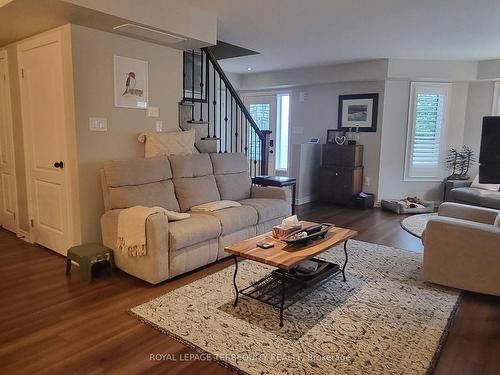 2 Carnoustie Lane, Georgian Bay, ON - Indoor Photo Showing Living Room