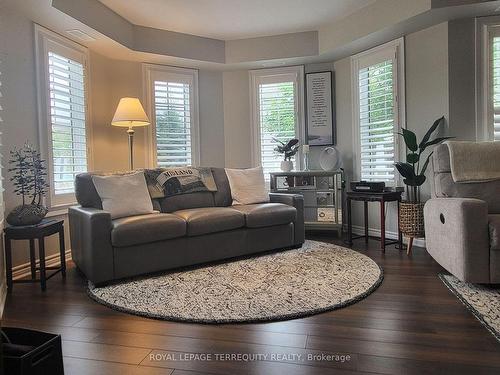 2 Carnoustie Lane, Georgian Bay, ON - Indoor Photo Showing Living Room