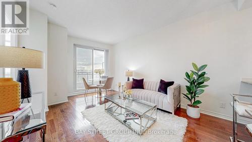 2408 - 18 Holmes Avenue, Toronto (Willowdale East), ON - Indoor Photo Showing Living Room