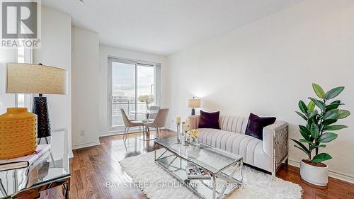 2408 - 18 Holmes Avenue, Toronto (Willowdale East), ON - Indoor Photo Showing Living Room