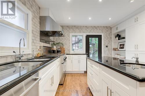 581 Ontario Street, Toronto (Cabbagetown-South St. James Town), ON - Indoor Photo Showing Kitchen With Upgraded Kitchen