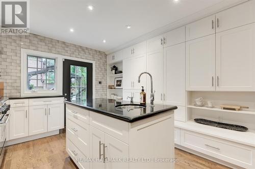 581 Ontario Street, Toronto (Cabbagetown-South St. James Town), ON - Indoor Photo Showing Kitchen With Upgraded Kitchen