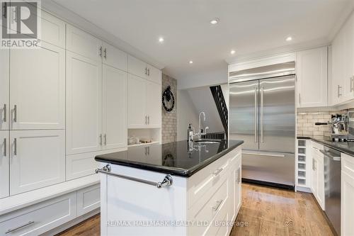 581 Ontario Street, Toronto (Cabbagetown-South St. James Town), ON - Indoor Photo Showing Kitchen With Upgraded Kitchen