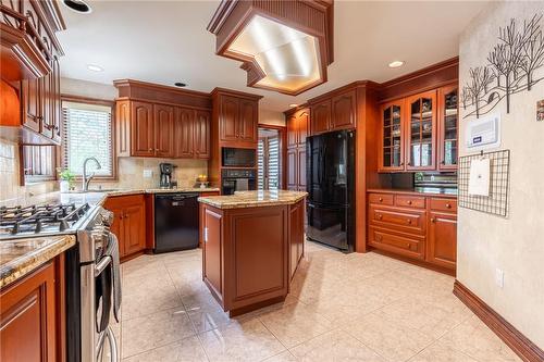 7775 St. Augustine Crescent, Niagara Falls, ON - Indoor Photo Showing Kitchen