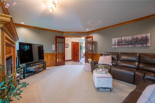 7775 St. Augustine Crescent, Niagara Falls, ON - Indoor Photo Showing Living Room