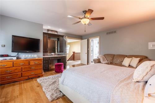 7775 St. Augustine Crescent, Niagara Falls, ON - Indoor Photo Showing Bedroom