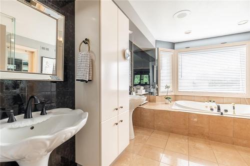 7775 St. Augustine Crescent, Niagara Falls, ON - Indoor Photo Showing Bathroom