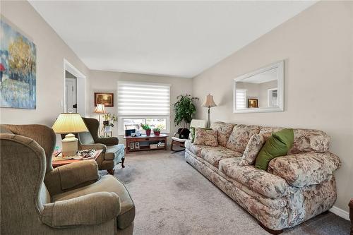 3011 Sandlewood Court, Burlington, ON - Indoor Photo Showing Living Room