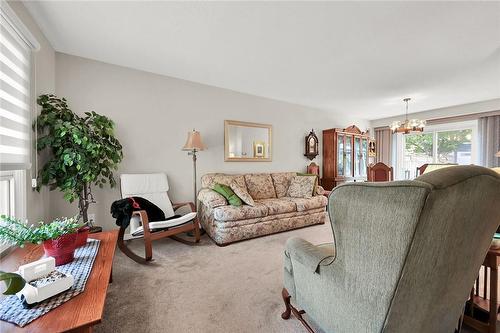 3011 Sandlewood Court, Burlington, ON - Indoor Photo Showing Living Room