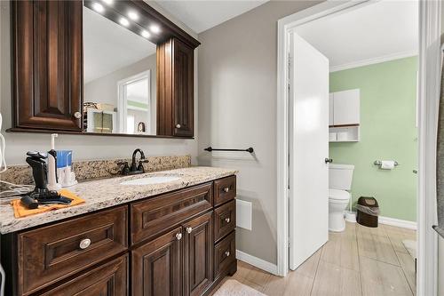 3011 Sandlewood Court, Burlington, ON - Indoor Photo Showing Bathroom