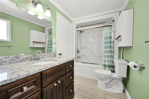 3011 Sandlewood Court, Burlington, ON - Indoor Photo Showing Bathroom