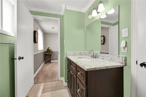 3011 Sandlewood Court, Burlington, ON - Indoor Photo Showing Bathroom