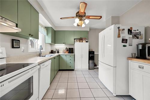 3011 Sandlewood Court, Burlington, ON - Indoor Photo Showing Kitchen