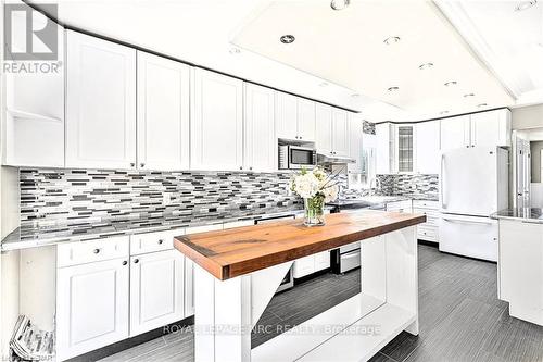 173 Mountainview Road N, Halton Hills (Georgetown), ON - Indoor Photo Showing Kitchen With Upgraded Kitchen