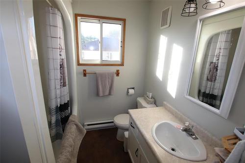 228 Head Avenue, The Pas, MB - Indoor Photo Showing Bathroom