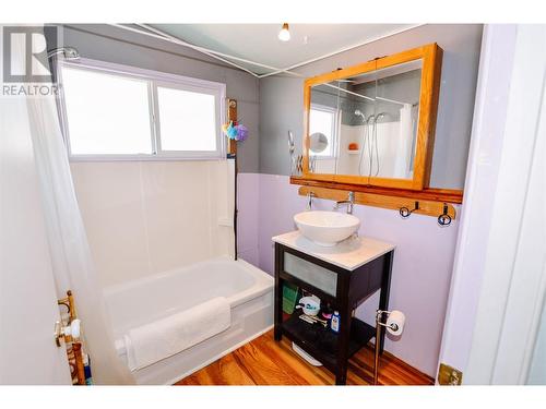 410 Young Street, Penticton, BC - Indoor Photo Showing Bathroom