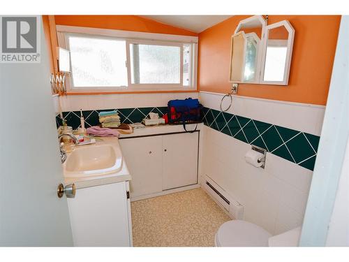 410 Young Street, Penticton, BC - Indoor Photo Showing Bathroom